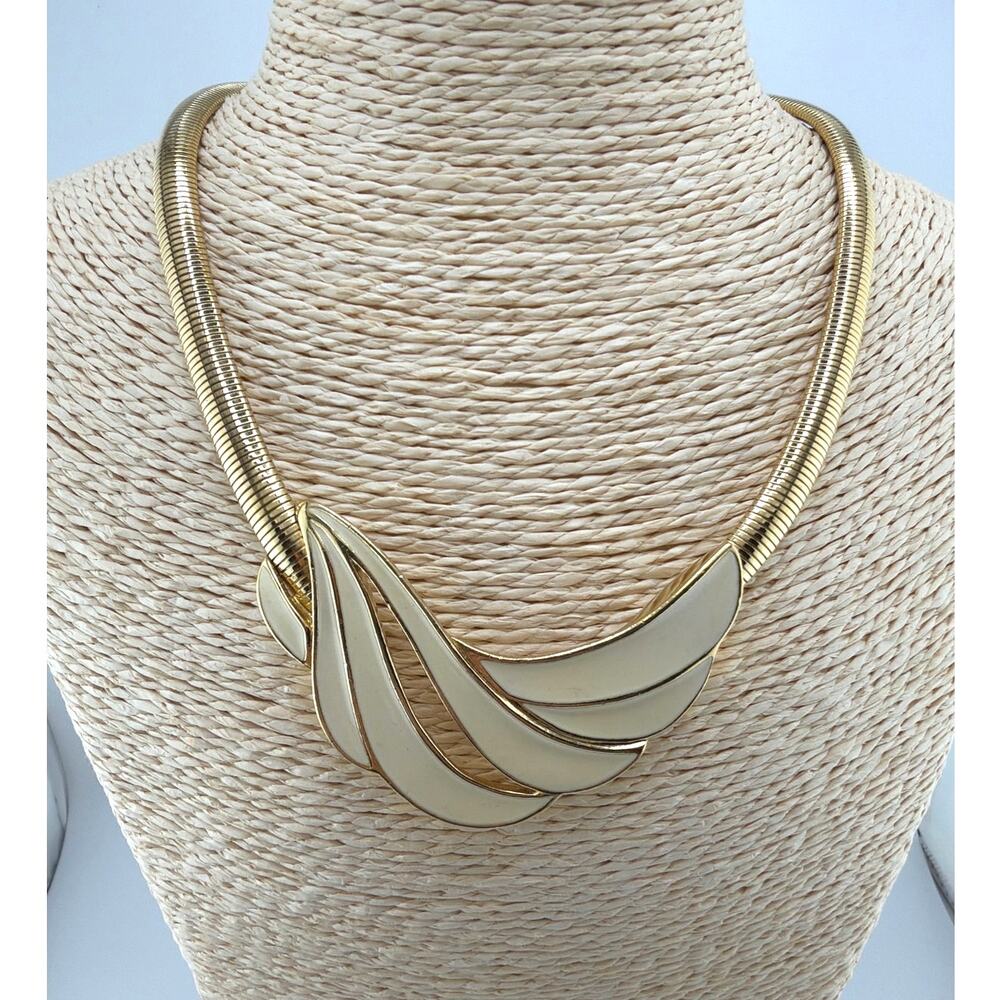 Vintage 1980s Trifari Cream Enamel Wave Choker